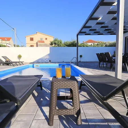 Gea With Private Pool Врси
