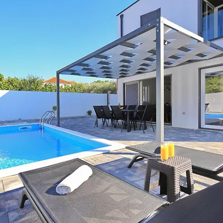 Gea With Private Pool * Врси